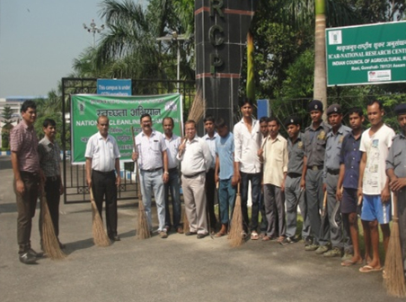 Group Photo of the staff during the Swachhata Drive